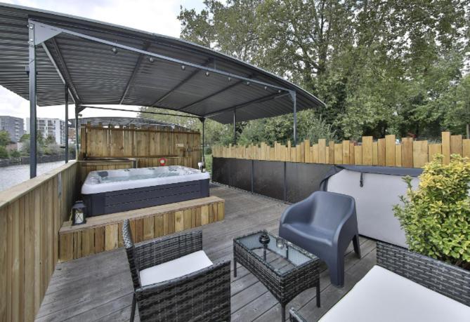 La Peniche De Fabrice Avec Jacuzzi Privatif Apartamento Estrasburgo Exterior foto