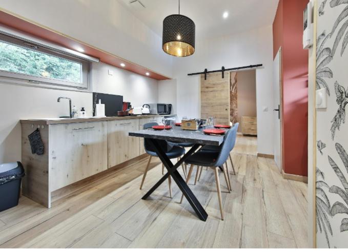 La Peniche De Fabrice Avec Jacuzzi Privatif Apartamento Estrasburgo Quarto foto